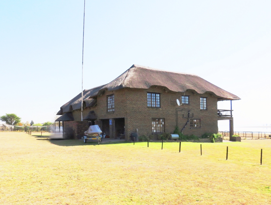 5 Bedroom Property for Sale in Oranjeville Free State